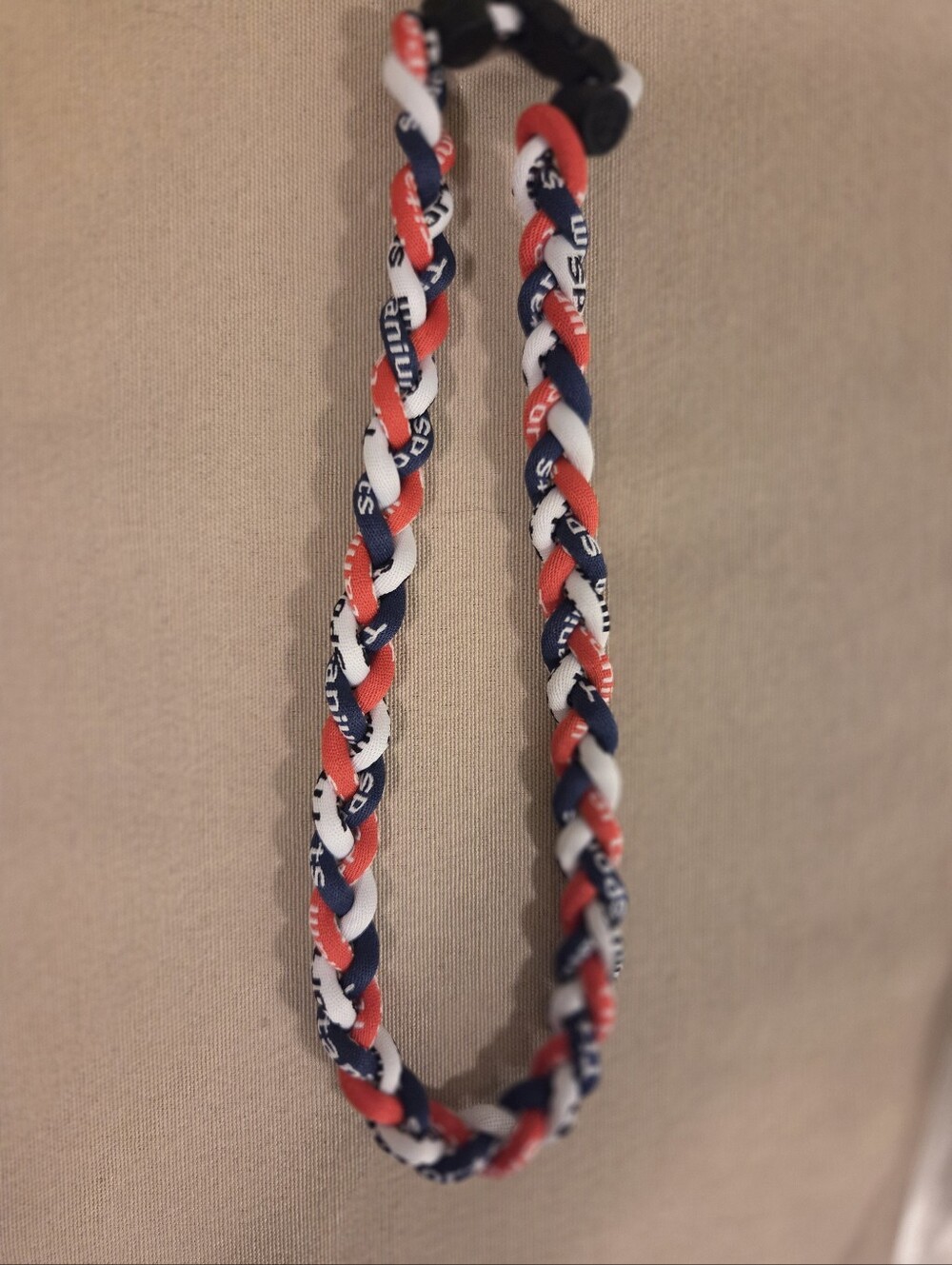 HANDMADE PHILLIES PARACORD NECKLACE